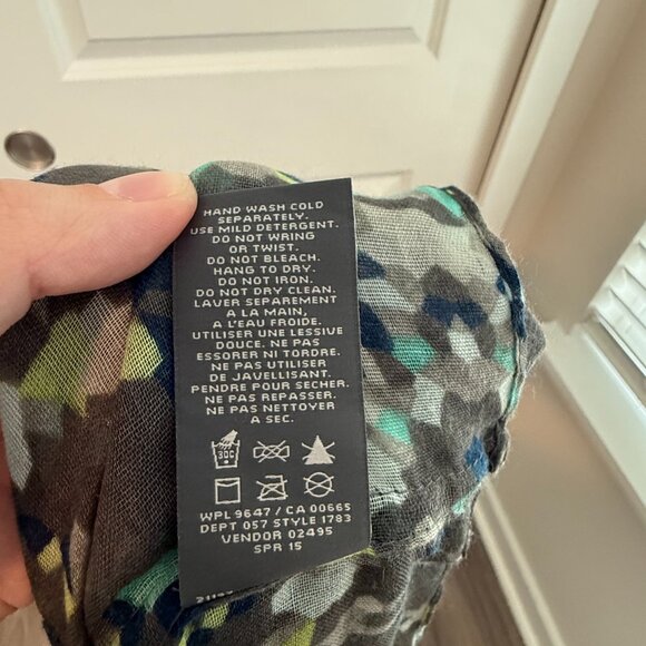Eddie Bauer Infinity Scarf Excellent Condition Grey & Blue - Picture 4 of 4